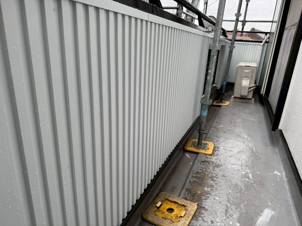 ベランダ内側　外壁工事